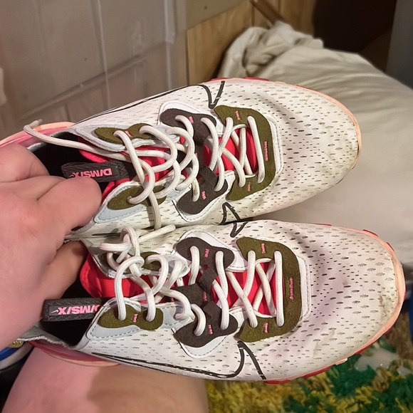 Gently used Nike dmsix sneakers - Picture 4 of 4